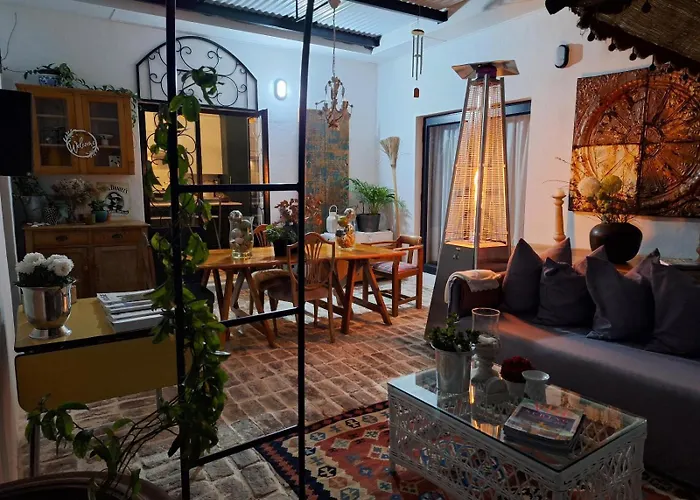 Acacia Home