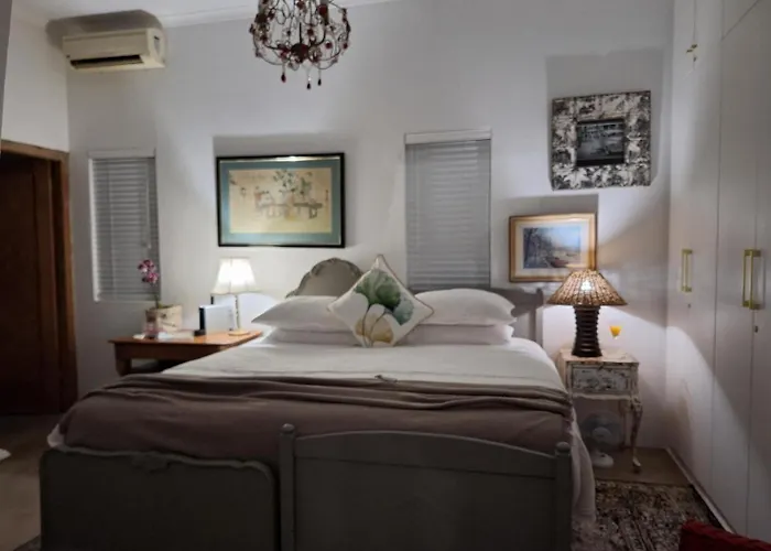 Acacia Home