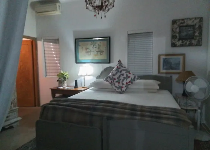Acacia Home